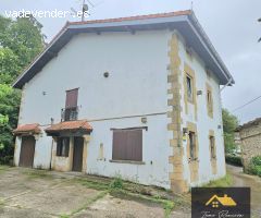 Casa Independiente de 365m2 con jardín y garaje grande en finca de 1033m2 en Areitio, Vizcaya.