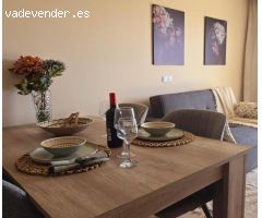 Acogedor Apartamento con vistas a la piscina en Guardamar del Segura