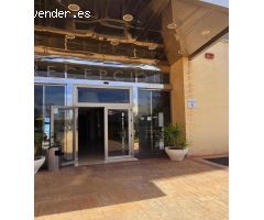 Acogedor apartamento con vistas a la piscina en Guardamar del Segura