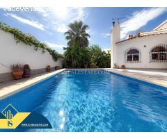Bellísima Villa Mediterránea con 555 metros de parcela + Piscina privada