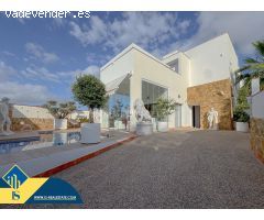 Aguas Nuevas! Fantastica Villa (año 2020) Con amplia parcela y preciosa piscina privada