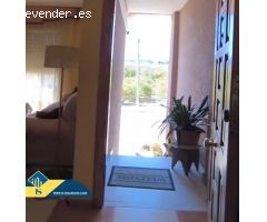 CASA EN ALMORADÍ CON GRAN PATIO!