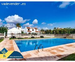 Oportunidad! Fantastico adosado con parcela delante y detrás + 3 piscinas comunitarias!