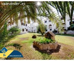Oportunidad! Fantastico adosado con parcela delante y detrás + 3 piscinas comunitarias!