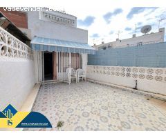 Oportunidad! Fantastico adosado con parcela delante y detrás + 3 piscinas comunitarias!