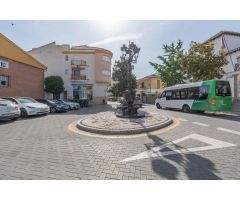 Casa de tres plantas con 288 m2 a reformar frente al Ayuntamiento de Ogíjares