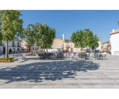 Casa de tres plantas con 288 m2 a reformar frente al Ayuntamiento de Ogíjares