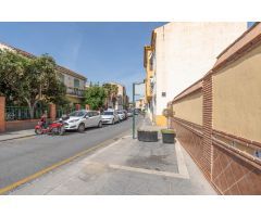 Casa de tres plantas con 288 m2 a reformar frente al Ayuntamiento de Ogíjares