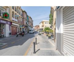Casa de tres plantas con 288 m2 a reformar frente al Ayuntamiento de Ogíjares