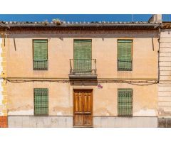 CASA SEÑORIAL EN EL CENTRO DE PINOS PUENTE.
