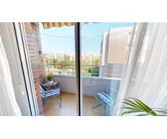 PISO CON PLAZA DE GARAJE Y TRASTERO.  Cuatro dormitorios, salón, cocina y dos baños.