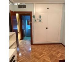 Amplio Piso en el centro con dos plazas de garaje