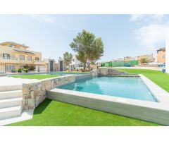 Viviendas Exclusivas en Los Balcones, Torrevieja: Un Oasis de Lujo en la Costa Blanca
