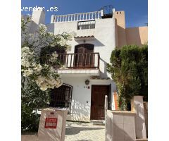 ADOSADO CON VISTAS AL MAR Y SOLÁRIUM PRIVADO