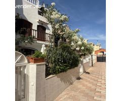 ADOSADO CON VISTAS AL MAR Y SOLÁRIUM PRIVADO