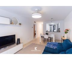 Piso de diseño en venta en Aguadulce Sur con piscina