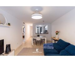 Piso de diseño en venta en Aguadulce Sur con piscina