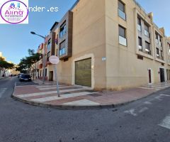 Venta de local comercial esquinero en centro de Roquetas