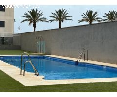 Tu paraíso en Roquetas de Mar: Un ático con vistas al Mediterráneo que te espera