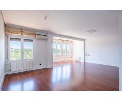 Amplia vivienda en Zona Ruiseñores