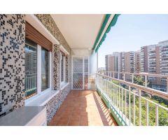 Amplia vivienda en Zona Ruiseñores