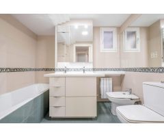 Piso de 2 dormitorios y 1 baño con garaje en calle San Ignacio de Loyola
