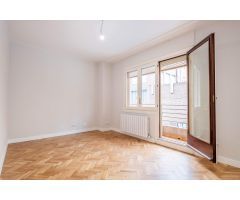 Piso de 2 dormitorios y 1 baño con garaje en calle San Ignacio de Loyola