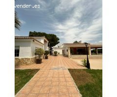 CHALET CON SENADOR, EN LA MEJOR ZONA DE PERLETA