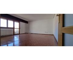 Utebo, calle Panticosa, salón 4 dormitorios. Urb. con piscina