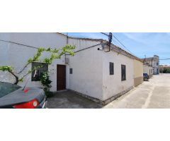 Venta de casa en planta baja con jardín en Épila