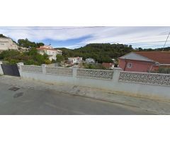 Se vende residencial OKUPA en Calle de Salvador Dalí 35 en Cubelles (Barcelona).