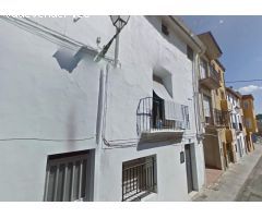 Se vende casa OKUPA en Calle Desamparados 43 de Requena (Valencia).