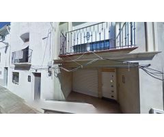 Se vende casa OKUPA en Calle Desamparados 43 de Requena (Valencia).