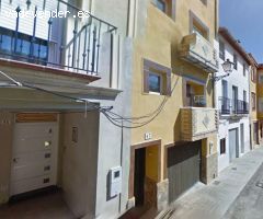 Se vende casa OKUPA en Calle Desamparados 43 de Requena (Valencia).