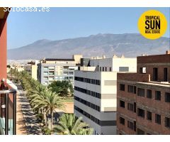 Piso en Roquetas de Mar en Residencial Santa Ana 3 con estupendas vistas al mar