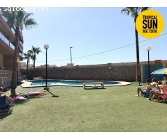 Piso en Roquetas de Mar en Residencial Santa Ana 3 con estupendas vistas al mar