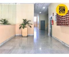 Piso en Roquetas de Mar en Residencial Santa Ana 3 con estupendas vistas al mar
