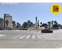 Piso en Roquetas de Mar en Residencial Santa Ana 3 con estupendas vistas al mar