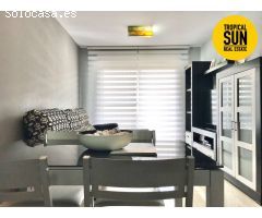 Residencial Las Palmeras. Piso en Plaza Colón, Urbanización Roquetas de Mar.