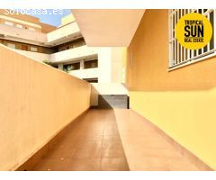 Residencial Las Palmeras. Piso en Plaza Colón, Urbanización Roquetas de Mar.