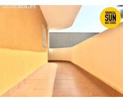 Residencial Las Palmeras. Piso en Plaza Colón, Urbanización Roquetas de Mar.