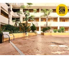 Residencial Las Palmeras. Piso en Plaza Colón, Urbanización Roquetas de Mar.