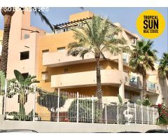 Residencial Las Palmeras. Piso en Plaza Colón, Urbanización Roquetas de Mar.