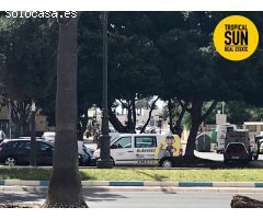 Residencial Las Palmeras. Piso en Plaza Colón, Urbanización Roquetas de Mar.