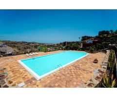 Villa exclusiva de 6 dormitorios ! Zona segura, gran terreno, y gimnasio privado !