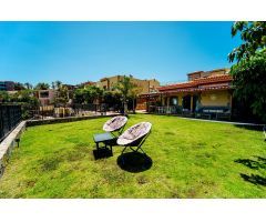 Villa exclusiva de 6 dormitorios ! Zona segura, gran terreno, y gimnasio privado !