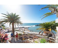 ¡Elegante villa con vistas al mar! 4 dormitorios y amplias zonas exteriores en Loma II – Arguineguín