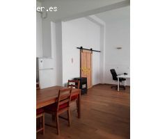 Loft con encanto en Montjuïc: luz natural, techos altos y estilo urbano