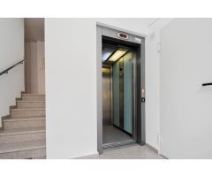 HERMOSO Y COQUETO PISO A LA VENTA EN OTURA CENTRO, ESQUINA, 3 DORMITORIOS, 2 BAÑOS, GARAJE, ASCENSOR
