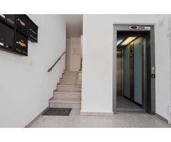 HERMOSO Y COQUETO PISO A LA VENTA EN OTURA CENTRO, ESQUINA, 3 DORMITORIOS, 2 BAÑOS, GARAJE, ASCENSOR